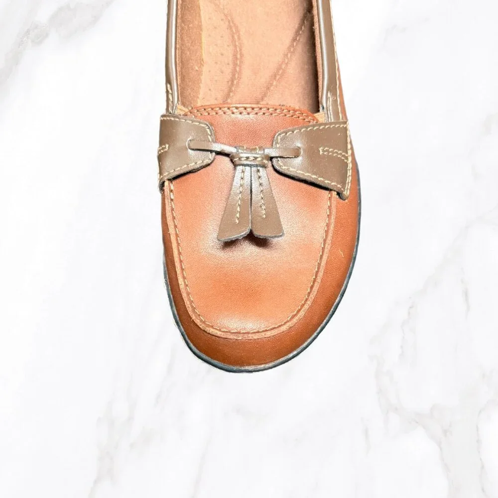Clarks Collection Women's Brown Tasseled Comfort Loafers, Size 8.5 - Picture 5 of 10